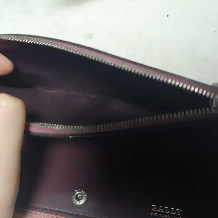 [BUNJANG] Bally Caviar Leather Zip Wallet / 발리 2단 장지갑 지퍼디테일 현금지갑