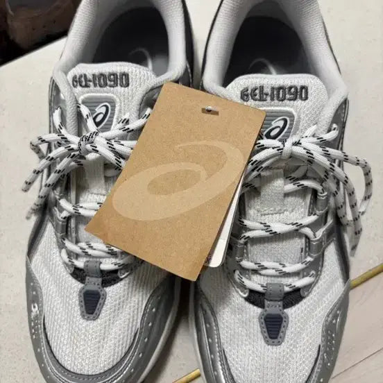 [BUNJANG] Asics Gel-1090 White Silver Sneakers / [270] 아식스 젤 1090 화이트 실버