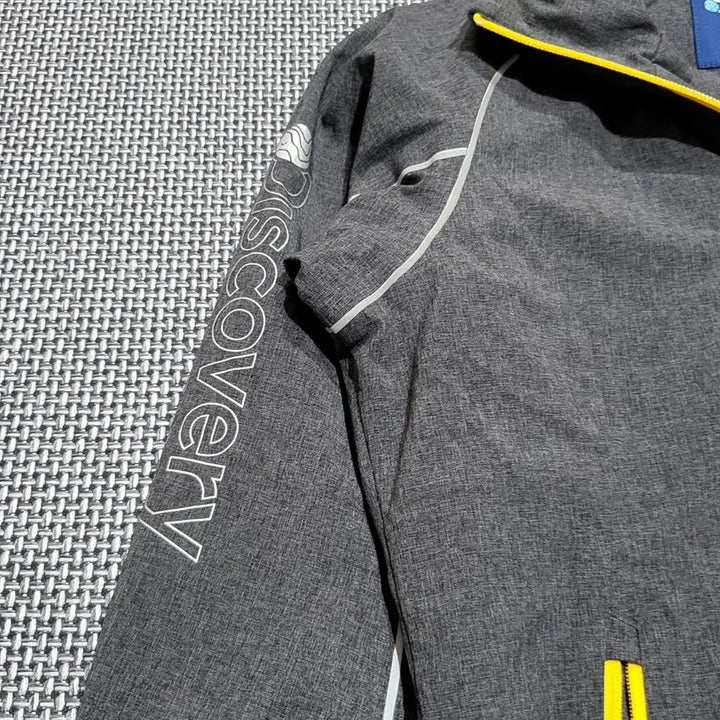 [BUNJANG] Discovery Gray Windbreaker Jacket (90) / (여성) 디스커버리 기능성 바람막이 자켓 그레이 (90)