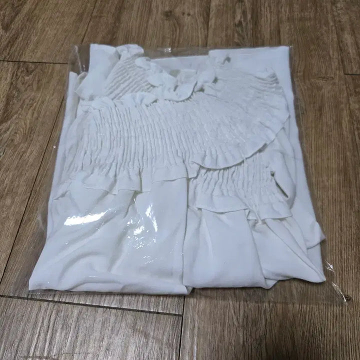 [BUNJANG] Smocked Frill Blouse White / 새상품 어깨 스모크 밴딩  프릴 블라우스 화이트