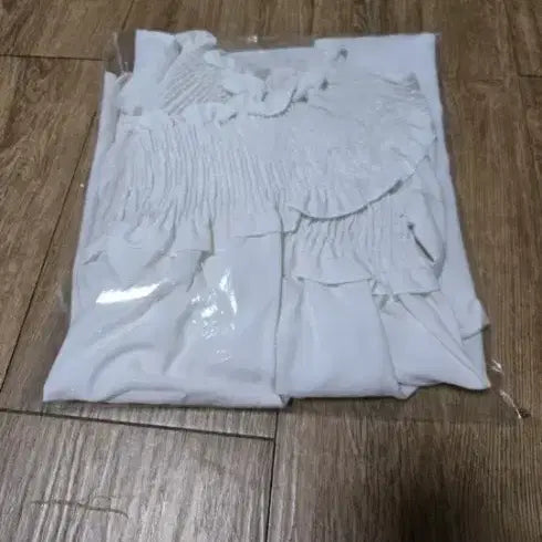 [BUNJANG] Smocked Frill Blouse White / 새상품 어깨 스모크 밴딩  프릴 블라우스 화이트
