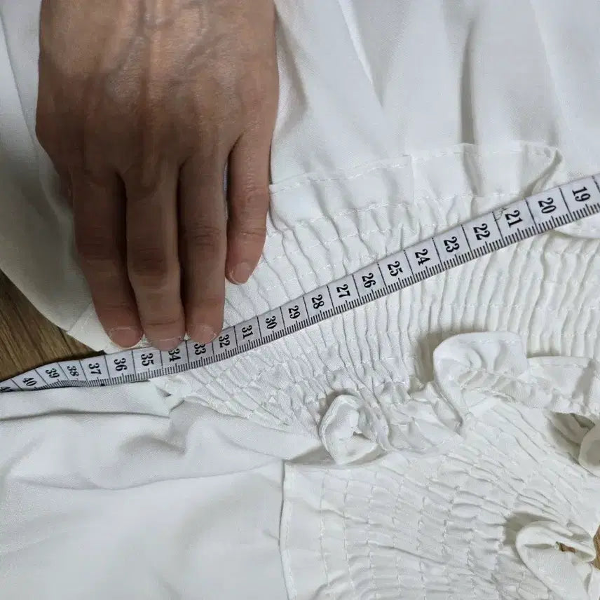 [BUNJANG] Smocked Frill Blouse White / 새상품 어깨 스모크 밴딩  프릴 블라우스 화이트