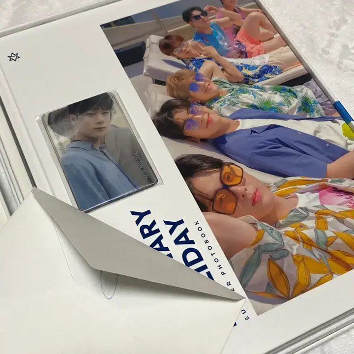 [BUNJANG] ASTRO Ordinary Holiday Photobook (Photocard Included) / 아스트로 Ordinary Holiday 포토북 (포카 포함)