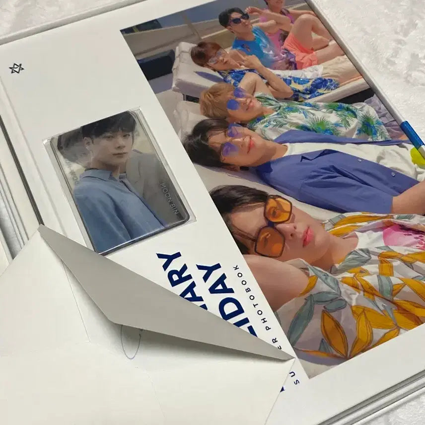 [BUNJANG] ASTRO Ordinary Holiday Photobook (Photocard Included) / 아스트로 Ordinary Holiday 포토북 (포카 포함)