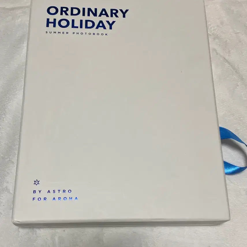 [BUNJANG] ASTRO Ordinary Holiday Photobook (Photocard Included) / 아스트로 Ordinary Holiday 포토북 (포카 포함)