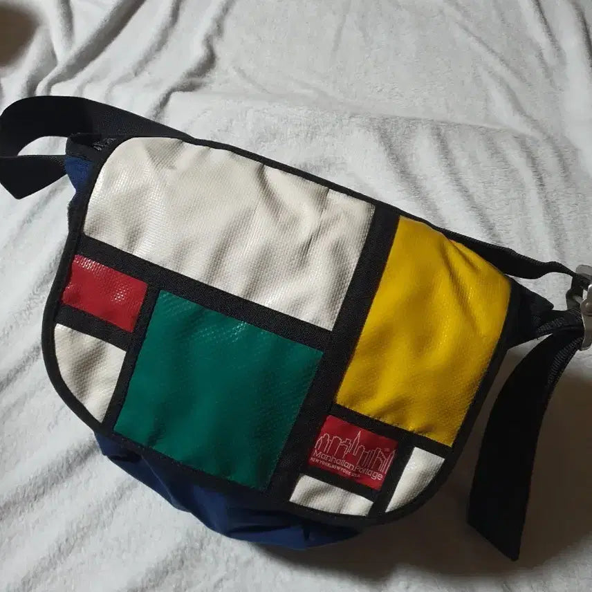 [BUNJANG] Manhattan Portage Geometric Pattern Messenger Bag / 맨하탄포티지 기하학 패턴 메신져백 MANHATTAN PORTAGE