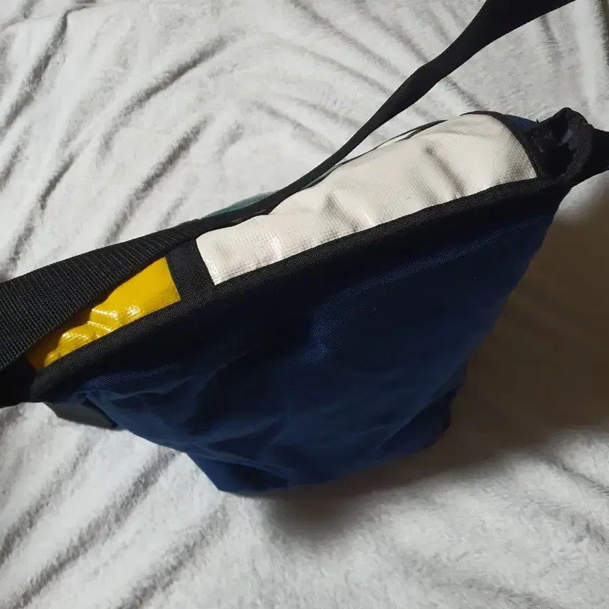 [BUNJANG] Manhattan Portage Geometric Pattern Messenger Bag / 맨하탄포티지 기하학 패턴 메신져백 MANHATTAN PORTAGE