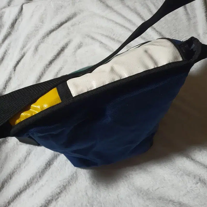 [BUNJANG] Manhattan Portage Geometric Pattern Messenger Bag / 맨하탄포티지 기하학 패턴 메신져백 MANHATTAN PORTAGE