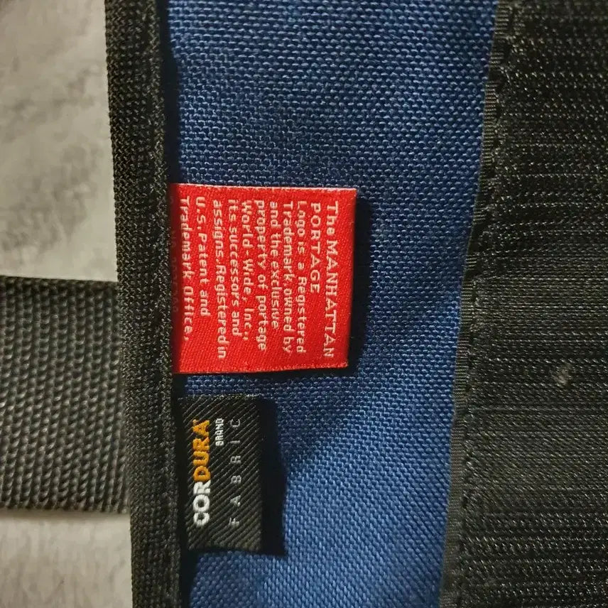 [BUNJANG] Manhattan Portage Geometric Pattern Messenger Bag / 맨하탄포티지 기하학 패턴 메신져백 MANHATTAN PORTAGE