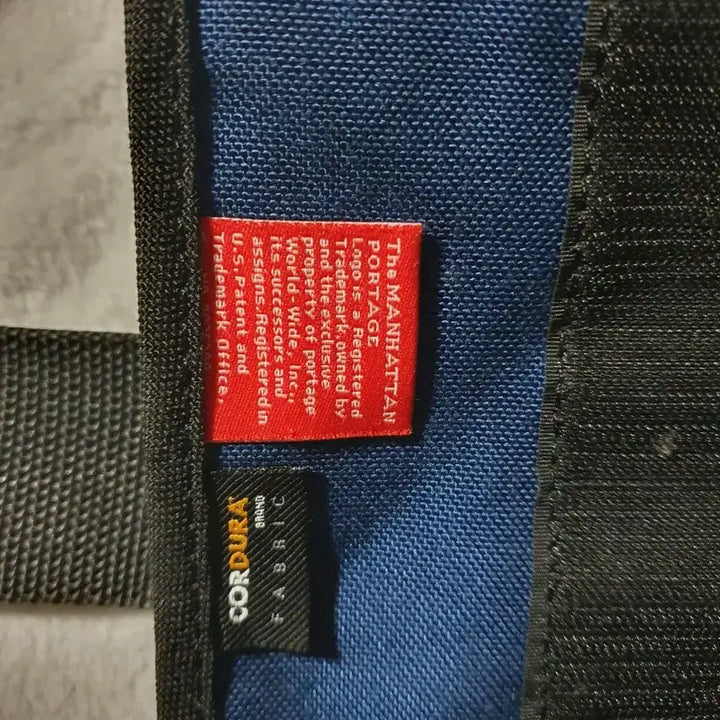 [BUNJANG] Manhattan Portage Geometric Pattern Messenger Bag / 맨하탄포티지 기하학 패턴 메신져백 MANHATTAN PORTAGE
