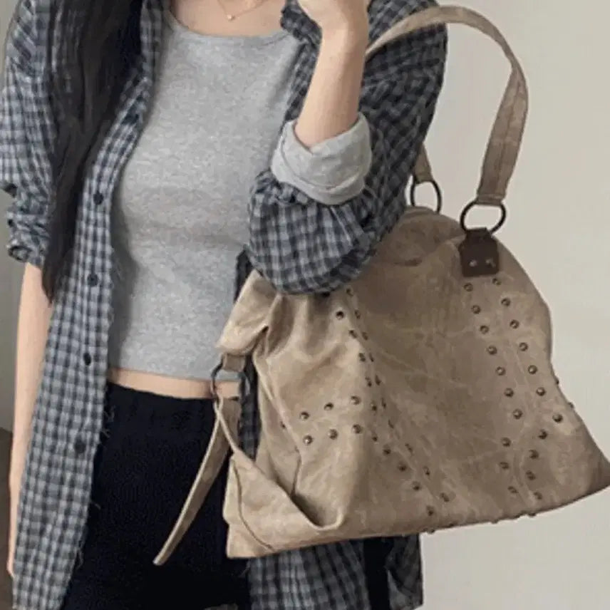 [BUNJANG] Hypnotic Mayblin Studded Big Shoulder Bag / 히프나틱 메비린 스터드 빅 숄더백