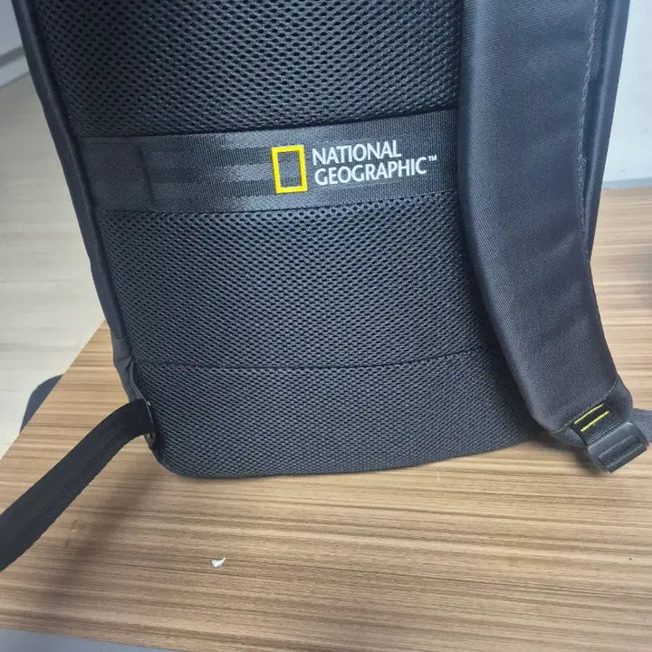 [BUNJANG] National Geographic Black Mesh Backpack / 내셔널지오그래픽 블랙 메쉬 가방