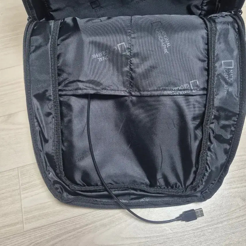 [BUNJANG] National Geographic Black Mesh Backpack / 내셔널지오그래픽 블랙 메쉬 가방