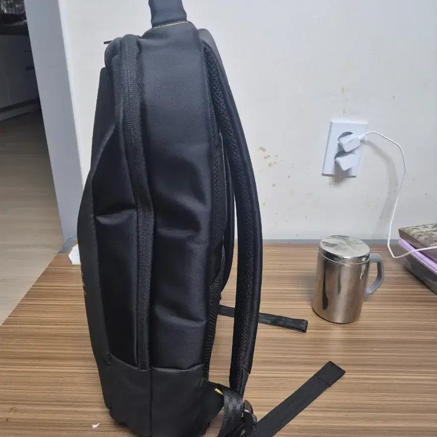 [BUNJANG] National Geographic Black Mesh Backpack / 내셔널지오그래픽 블랙 메쉬 가방