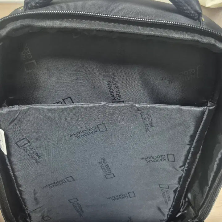 [BUNJANG] National Geographic Black Mesh Backpack / 내셔널지오그래픽 블랙 메쉬 가방