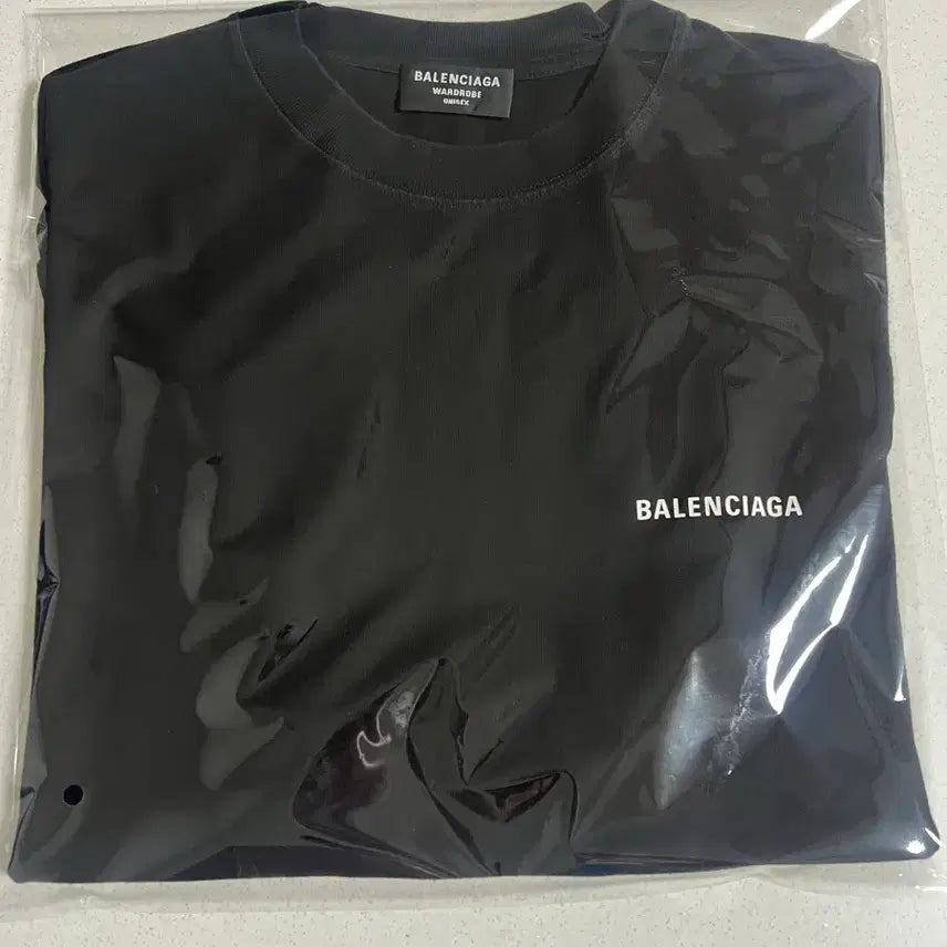 [SOLD OUT] [극미중고,정품] 발렌시아가 백로고 반팔 블랙