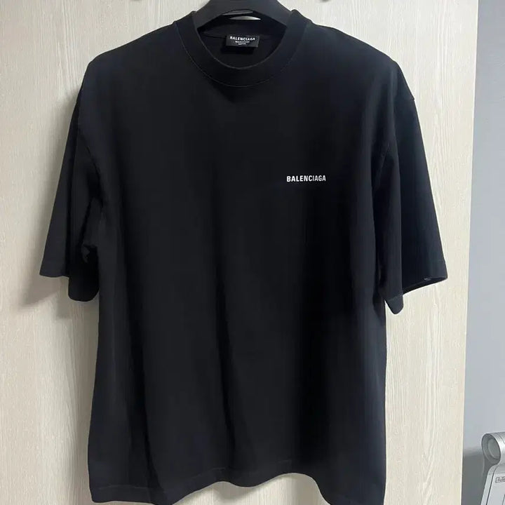 [SOLD OUT] [극미중고,정품] 발렌시아가 백로고 반팔 블랙