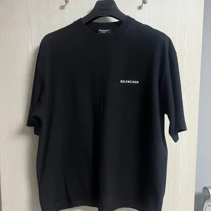 [SOLD OUT] [극미중고,정품] 발렌시아가 백로고 반팔 블랙