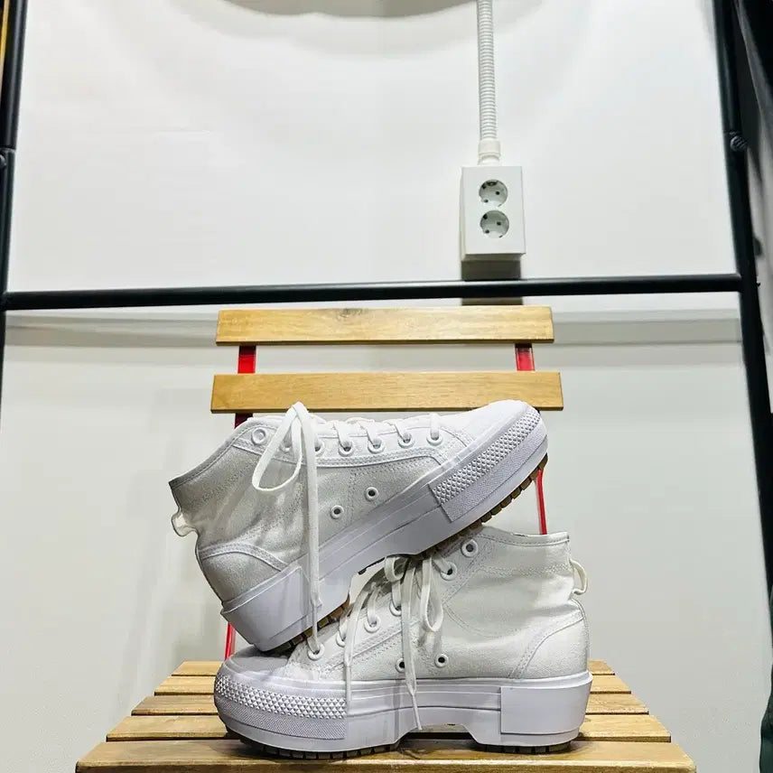 [BUNJANG] Adidas Nizza Track White Sneakers / 230) 아디다스 운동화 여성 여자 신발 니짜 트렉 화이트