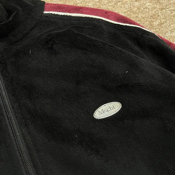 [BUNJANG] Mischief Velboa Track Top Black / 미스치프 벨보아 트랙탑 블랙