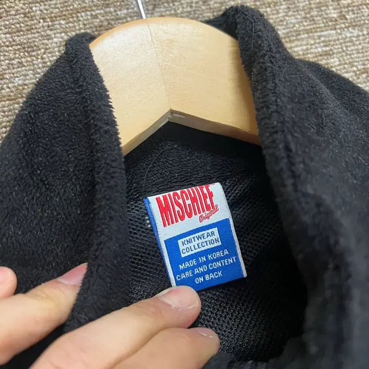 [BUNJANG] Mischief Velboa Track Top Black / 미스치프 벨보아 트랙탑 블랙