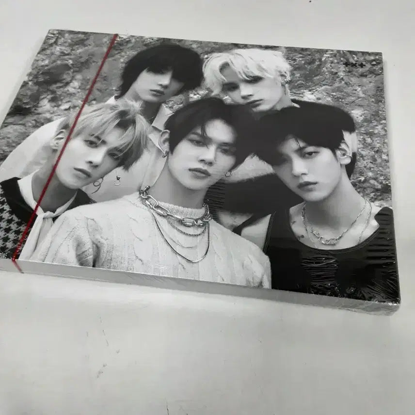 [BUNJANG] TXT Photobook (Sealed) / 투모로우바이투게더 포토북