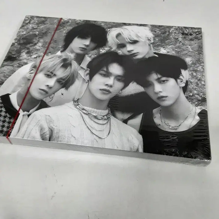 [BUNJANG] TXT Photobook (Sealed) / 투모로우바이투게더 포토북