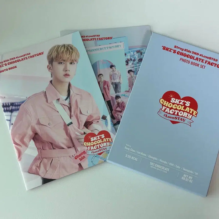 [BUNJANG] Stray Kids Chocolate Factory Photobook Set (Group, Changbin) / Stray Kids 초콜릿팩토리 포토북 세트 (단체, 창빈)