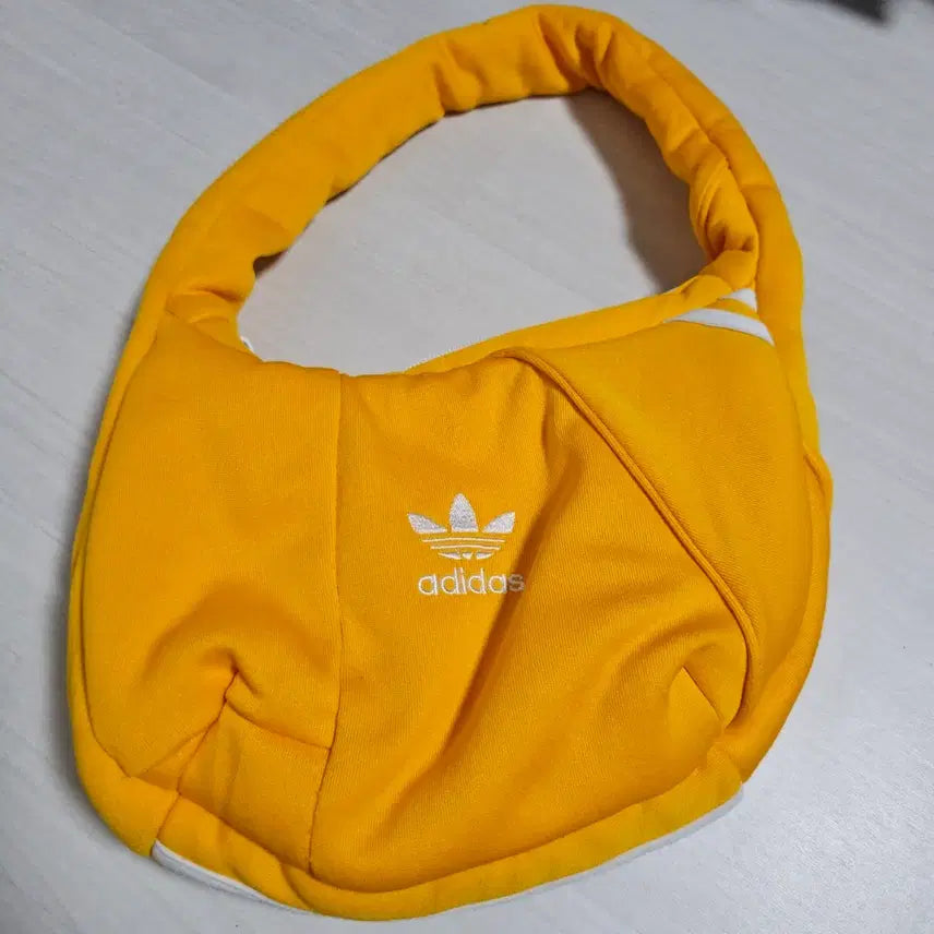 [BUNJANG] Adidas Remake Three Stripes Hobo Bag (Yellow) / [희귀/커스텀] 아디다스 져지 리메이크 삼선 호보백 (옐로우)
