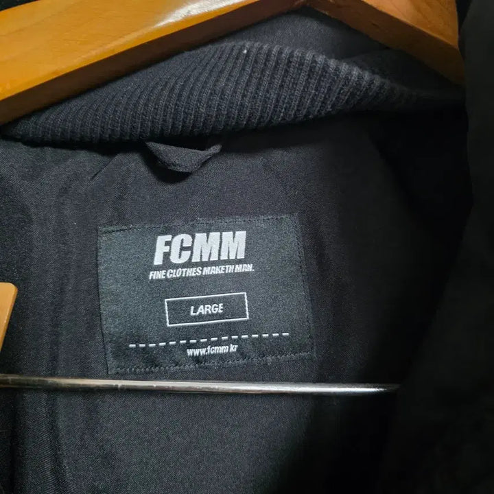 [BUNJANG] FCMM Basic Short Padded Jacket Black / [급처/L] FCMM 로고 베이직 숏패딩 블랙