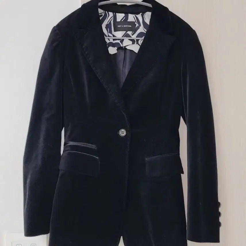 [BUNJANG] Visit in New York Black Velvet Jacket / 비지트인뉴욕 블랙 벨벳 자켓