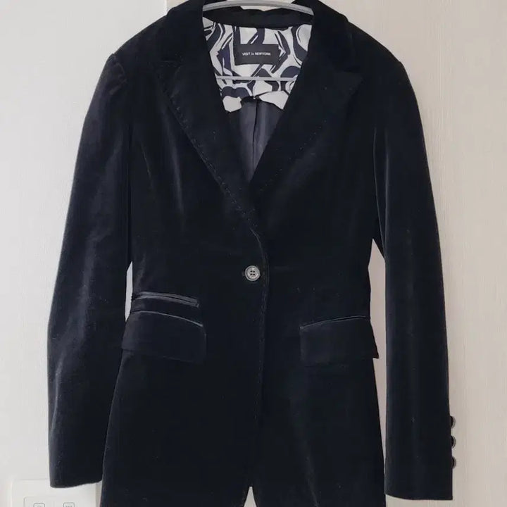 [BUNJANG] Visit in New York Black Velvet Jacket / 비지트인뉴욕 블랙 벨벳 자켓