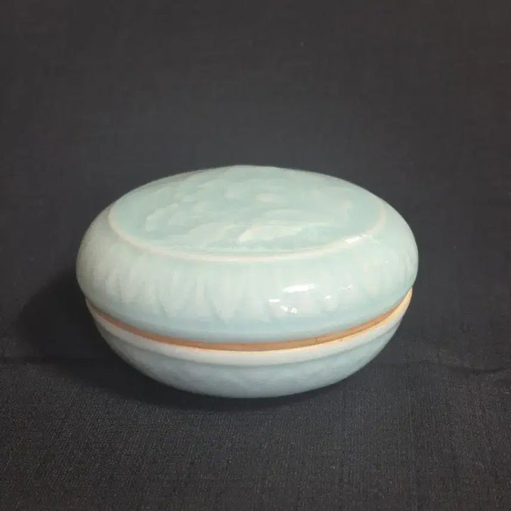 [BUNJANG] Celadon Porcelain Peony Engraved Cosmetic Case / 청자 목단 양각문 합 분합 화장기