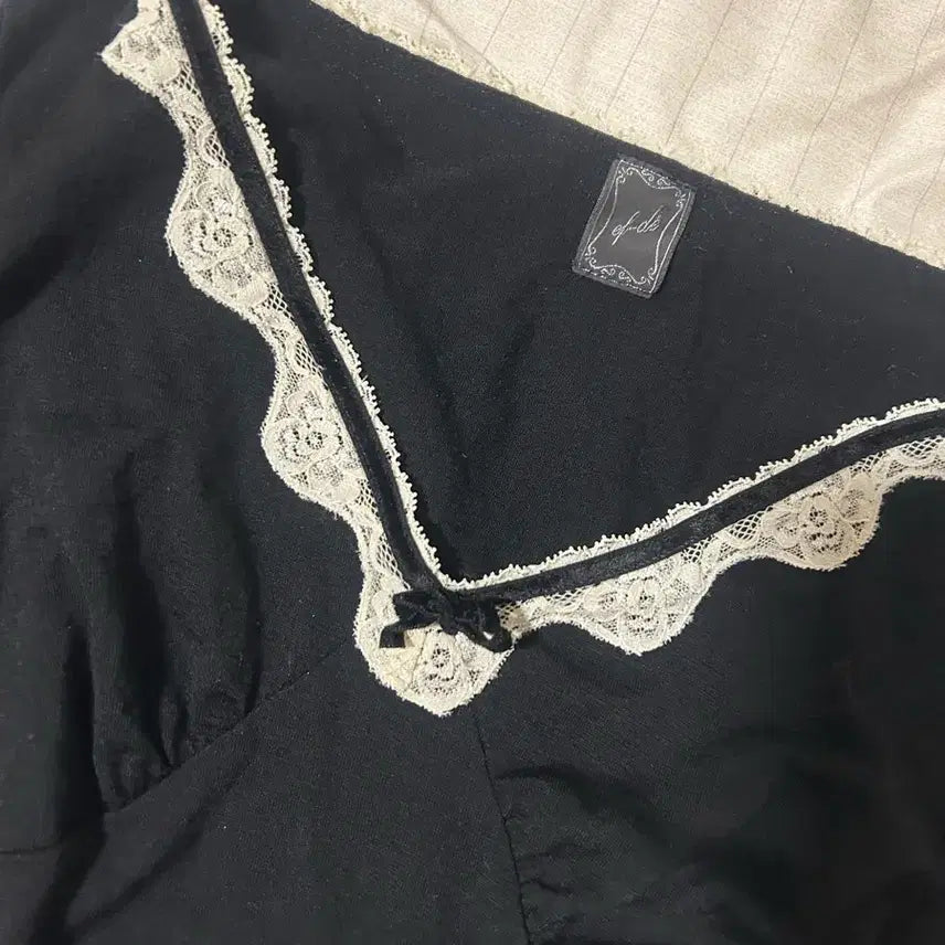 [BUNJANG] Generic Lace T-shirt / 일빈 레이스 티셔츠
