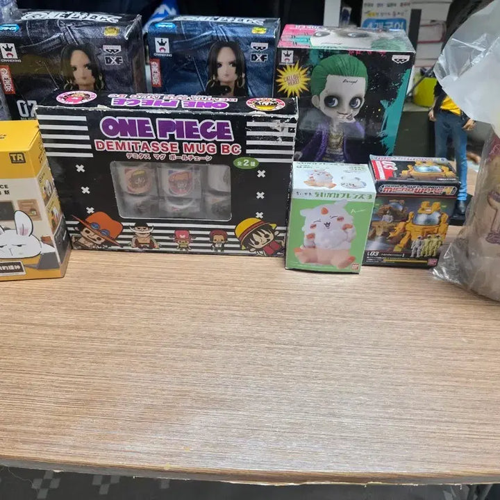 [BUNJANG] One Piece &amp; Various Goods Figures Bundle / 원피스 피규어 및 다양한 굿즈 피규어 팝니다.