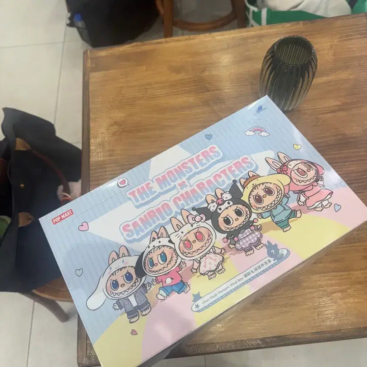 [SOLD OUT] 2개 라부부 더 몬스터즈 x 산리오 캐릭터 시리즈 인형 키링 개봉박스