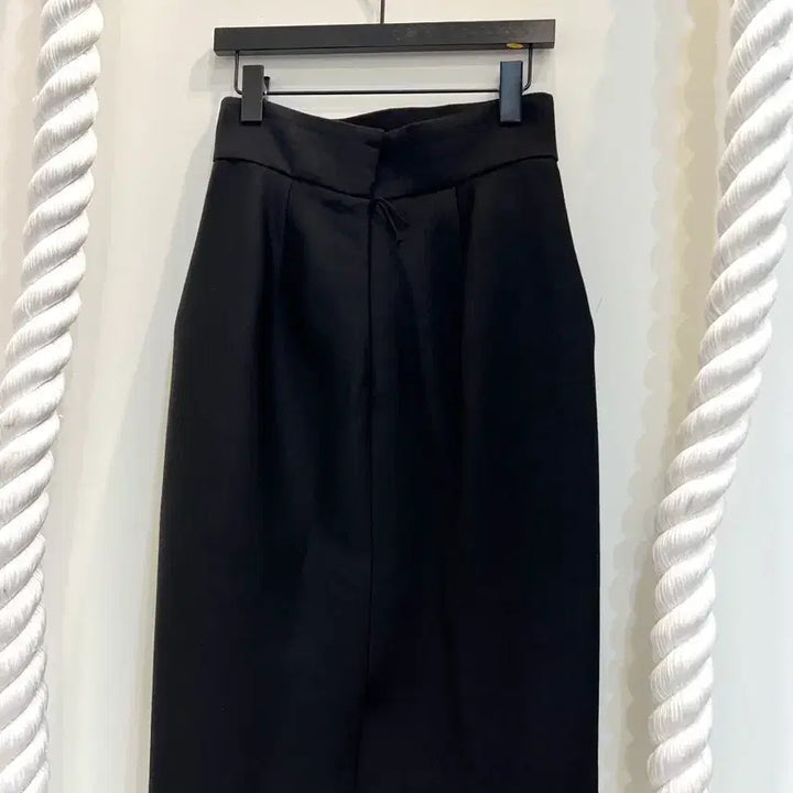 [BUNJANG] J MENDEL Black Pocket Skirt / 새상품 컨디션  프랑스 브랜드 J MENDEL 블랙 포켓 스커트2