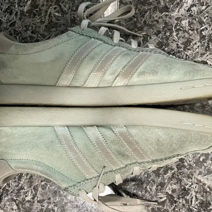 [BUNJANG] Tobaco Silver Green Pantone 235 Sneakers / 토바코 실버 그린 팬톤 라이트그린 235