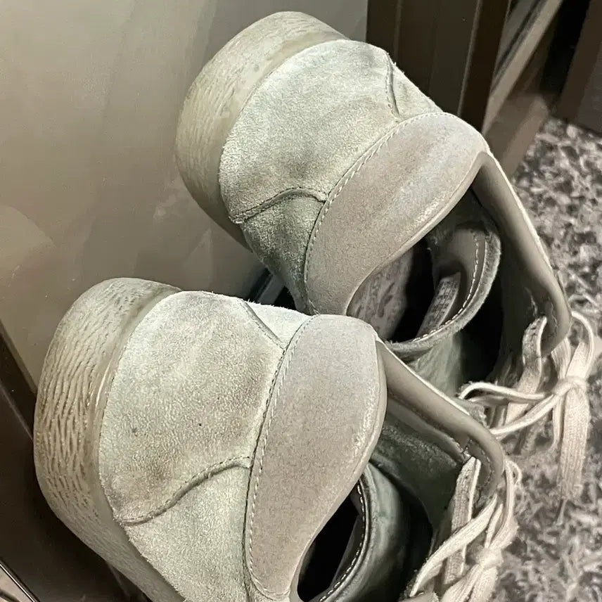 [BUNJANG] Tobaco Silver Green Pantone 235 Sneakers / 토바코 실버 그린 팬톤 라이트그린 235