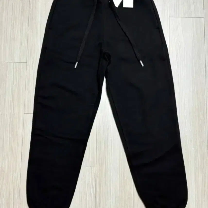 [BUNJANG] AMI Heart Logo Training Pants (Black/Gray) / 정품새상품>아미 하트 로고 트레이닝 바지 새상품 (블랙/그레이)