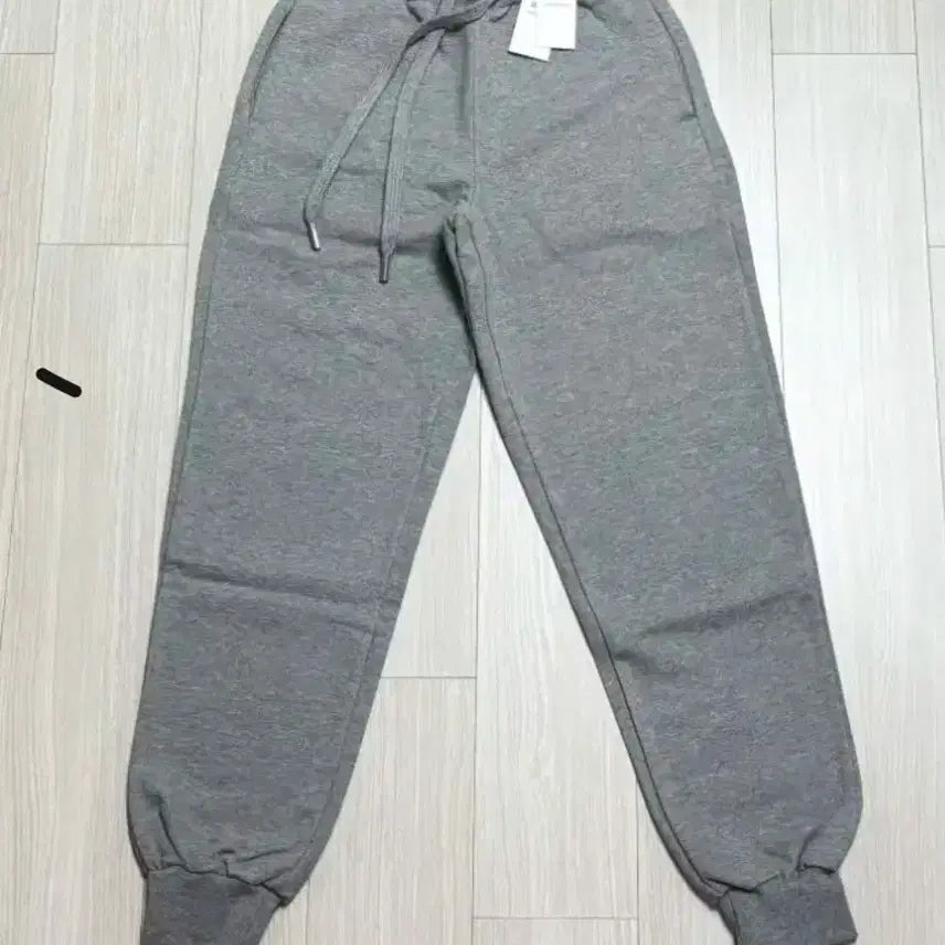 [BUNJANG] AMI Heart Logo Training Pants (Black/Gray) / 정품새상품>아미 하트 로고 트레이닝 바지 새상품 (블랙/그레이)