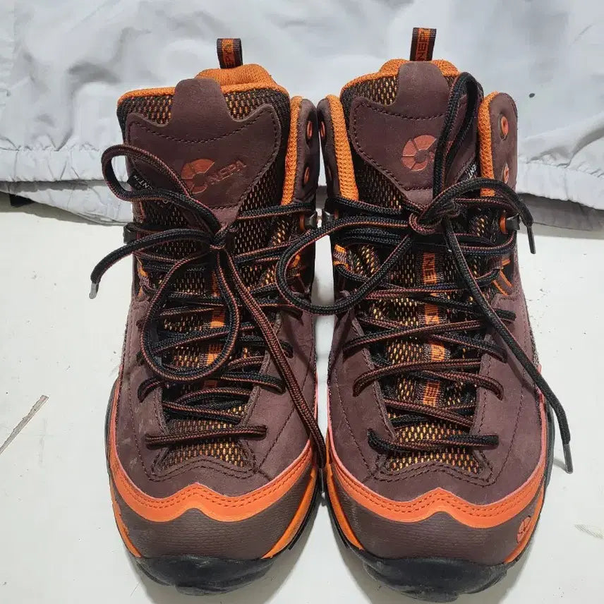 [BUNJANG] NEPA Unisex Hiking Boots Size 245 / 네파 등산화  245  남녀공용