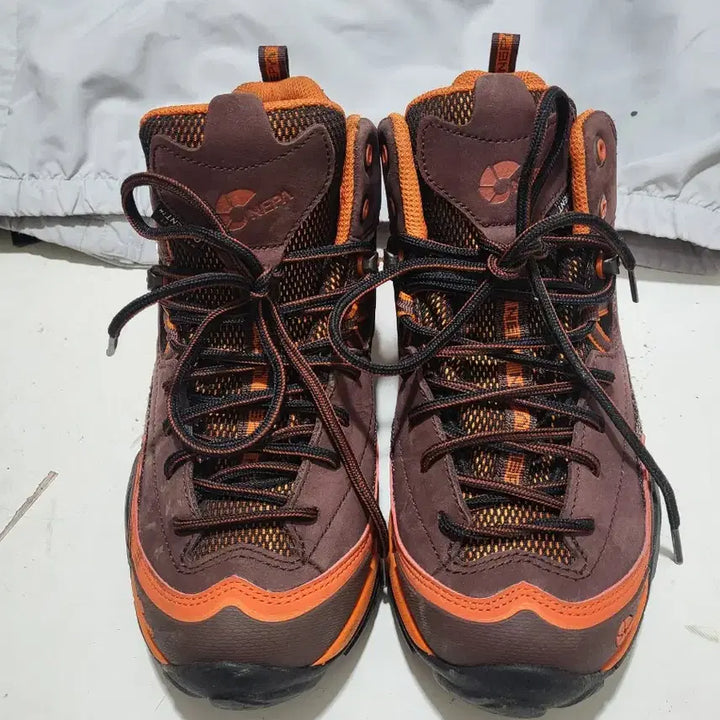 [BUNJANG] NEPA Unisex Hiking Boots Size 245 / 네파 등산화  245  남녀공용