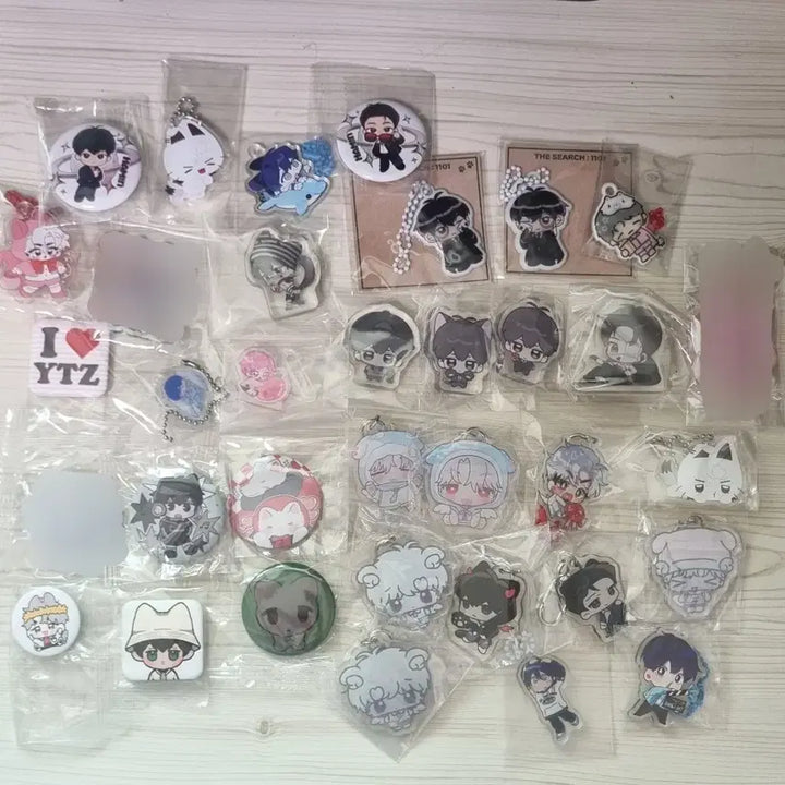 [BUNJANG] PLAVE Yejun Eunho Hamin Birthday Cafe Lucky Draw Acrylic Keychain, Pin Button, Badge / 플레이브 예준 은호 하민 생카 럭드 아크릴 키링 핀버튼 뱃지