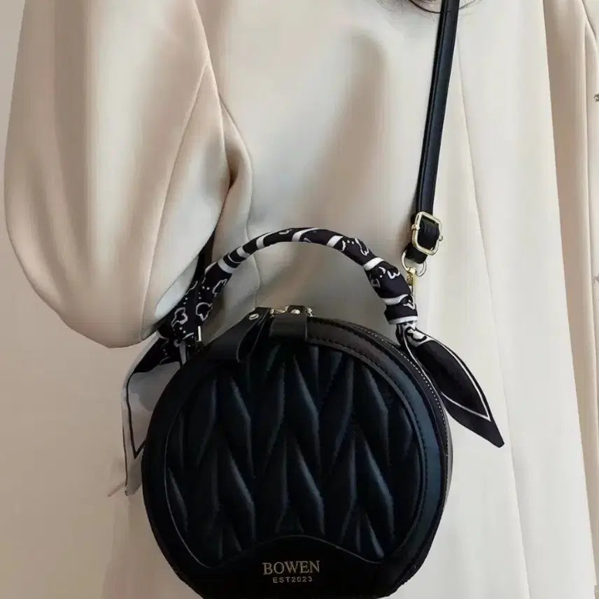 [BUNJANG] Black Quilted Round Shoulder Bag with Scarf / 블랙 퀼팅 라운드 숄더백 스카프포함