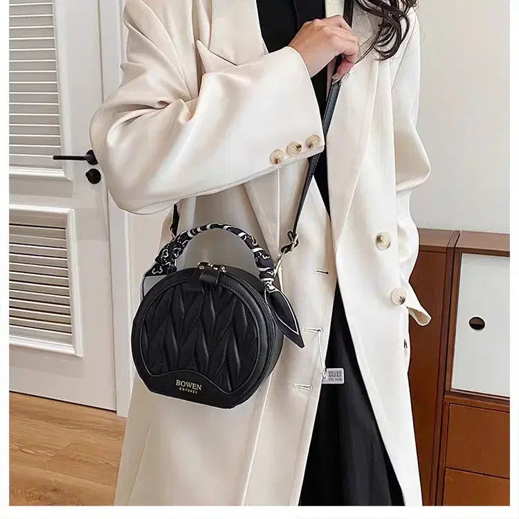 [BUNJANG] Black Quilted Round Shoulder Bag with Scarf / 블랙 퀼팅 라운드 숄더백 스카프포함