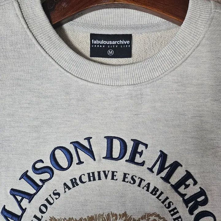 [BUNJANG] Fabulous Archive Bear Friends Embroidered Crop Sweatshirt / 패블러스 아카이브 크롭 베어프렌즈 엠보자수 매장정품 d160