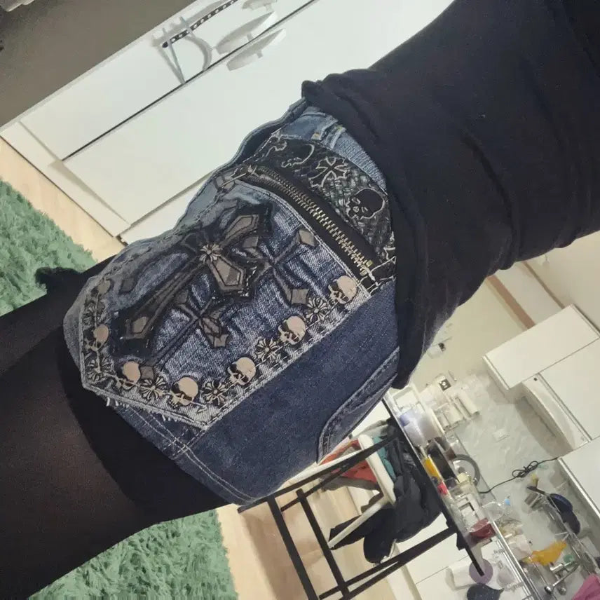 [BUNJANG] Q Vintage Punk Cross Denim Hot Pants / 펑크 십자가 데님 핫팬츠 큐빈티지 파우닝 빈티지 스커트 gap