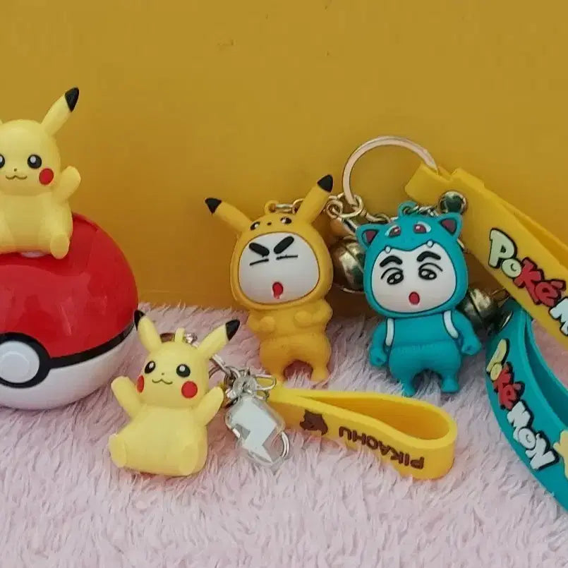 [BUNJANG] Pokemon Pikachu &amp; Crayon Shin-chan Figure Keychain Set / 포켓몬스터피카츄  &amp;  짱구피규어  키링  4종