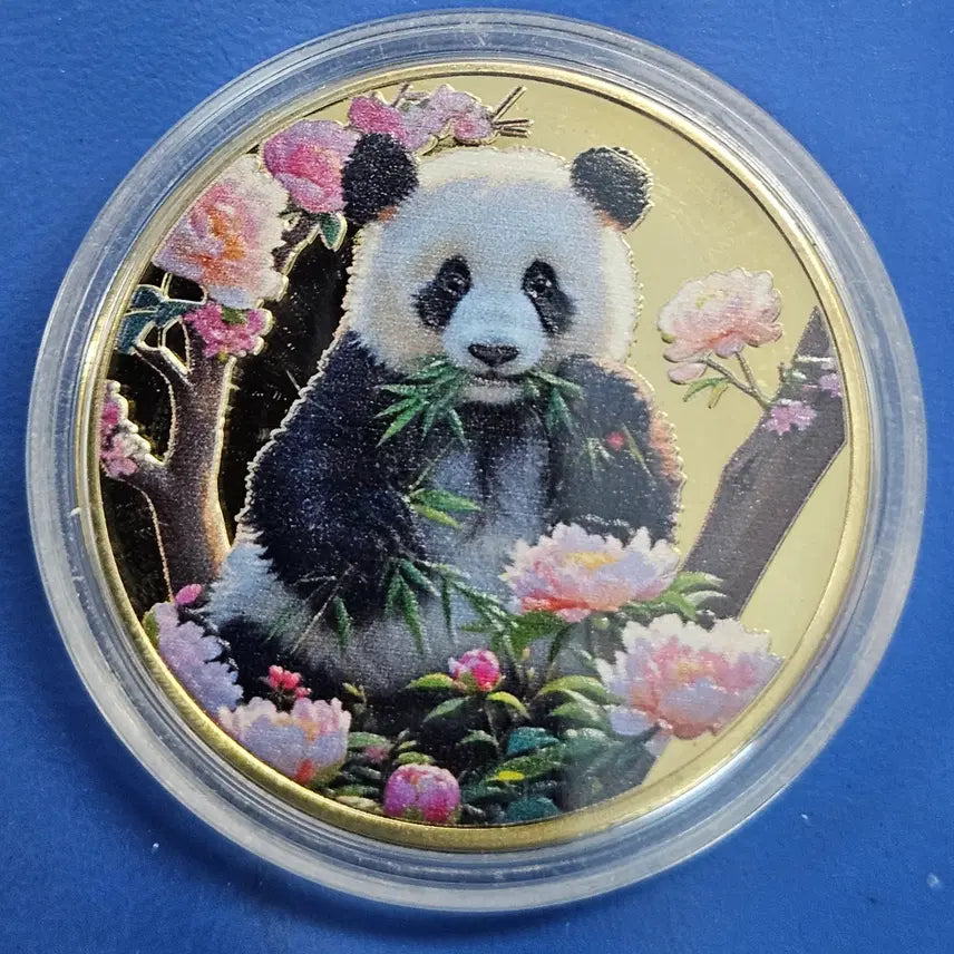 [BUNJANG] Panda Medal M1050 Panda Enjoying Chrysanthemum / [팬더메달] 꽃잎을 즐기는 엄마 팬더   M1050